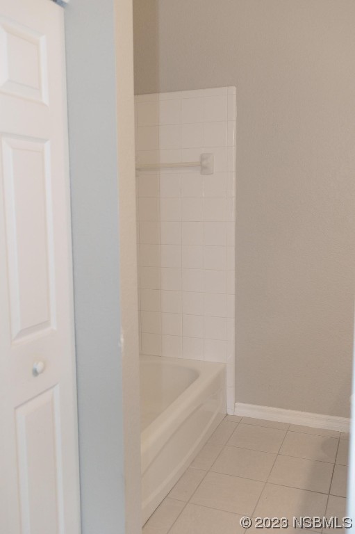 830 Airport Road, Unit 305 Port Orange, FL 32128 - Photo 22 of 27 a bathroom with a bathtub