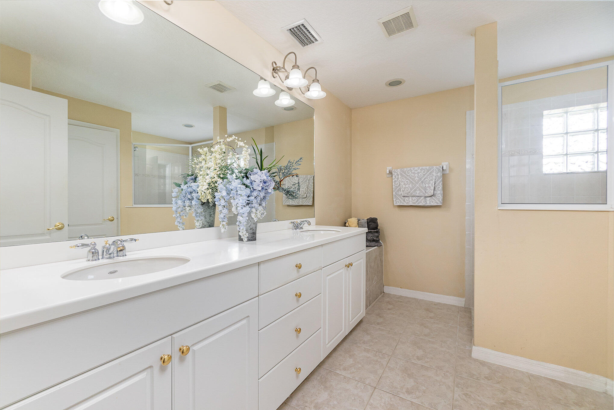 6914 Renshaw Drive Melbourne, FL 32940 - Photo 19 of 27 a bathroom with a sink vanity and mirror