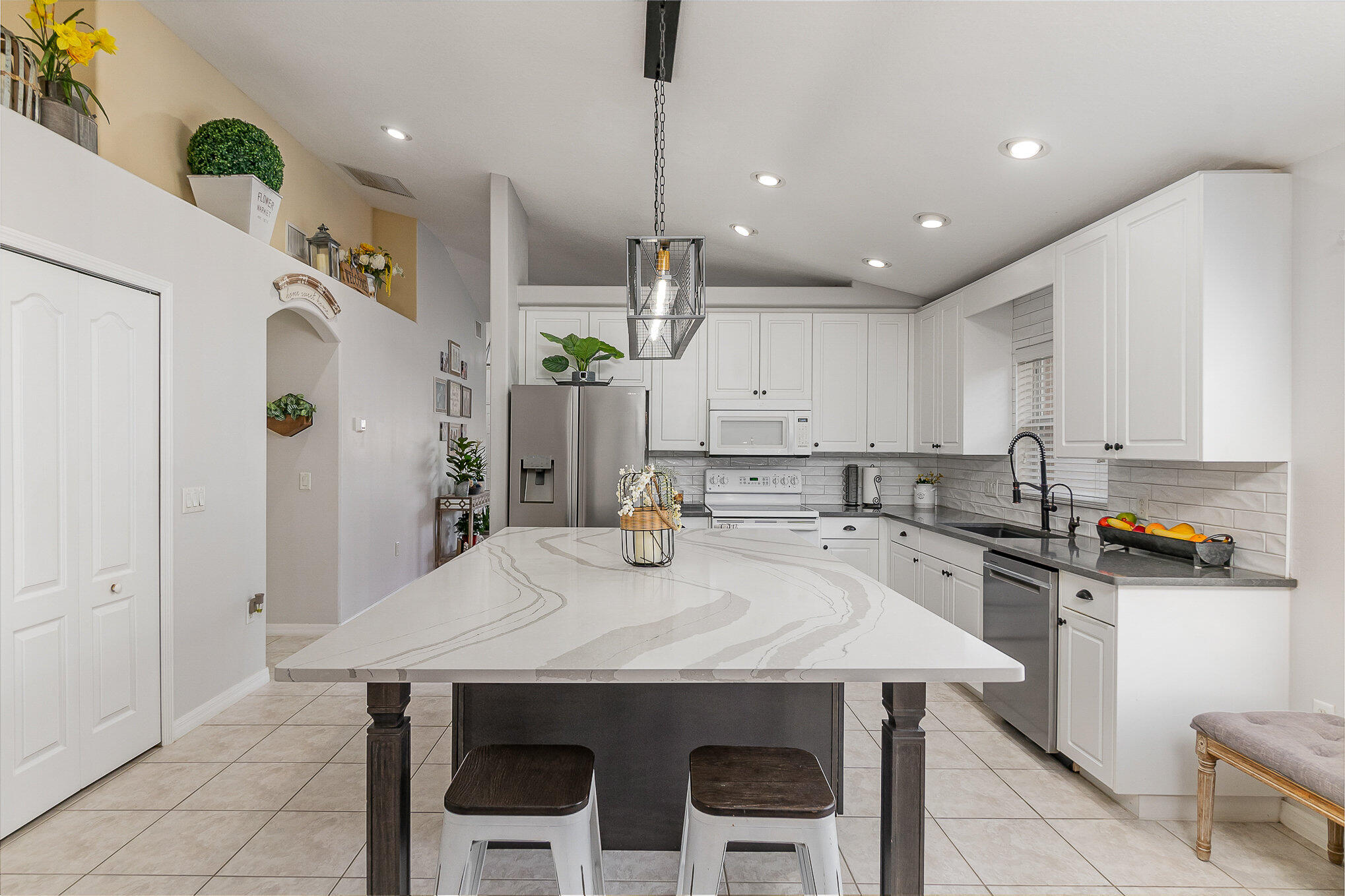 6914 Renshaw Drive Melbourne, FL 32940 - Photo 8 of 27 a kitchen with a table and chairs in it