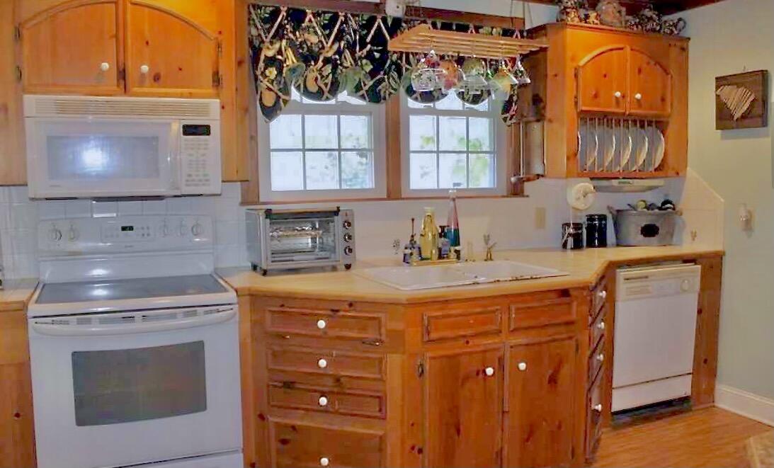 4580 Cade Road Cades, SC 29518 - Photo 5 of 10 1E38C39B-4777-4020-88AE-AD2A38F8F170_1_2