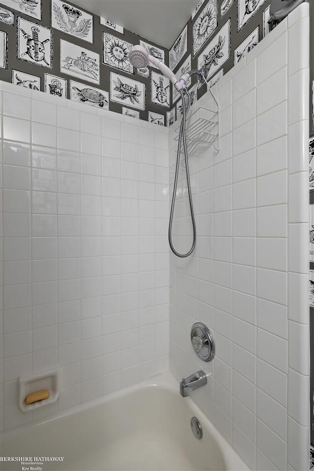 3713 Winding Brk Circle Rochester, MI 48309 - Photo 44 of 64 50079967-52.JPG