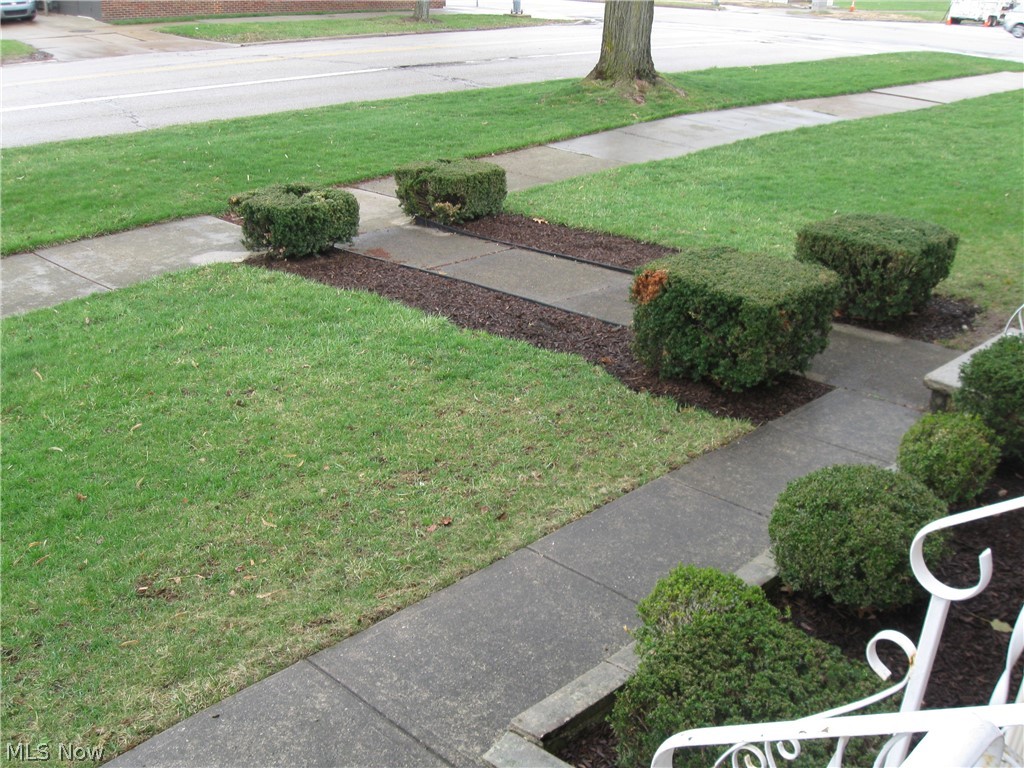 6154 State Road Parma, OH 44134 - Photo 11 of 35 Very nice landscaping.