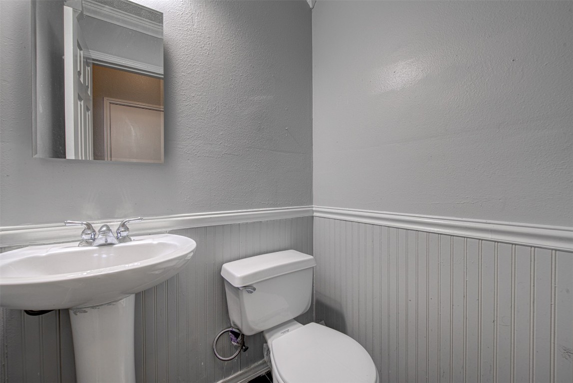 1401 Deepwoods Trail Leander, TX 78641 - Photo 13 of 34 a bathroom with a toilet a sink and mirror
