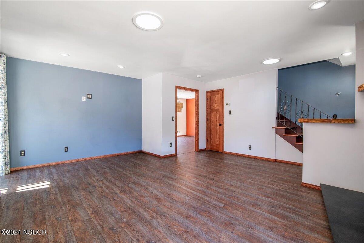 313 Somerset Place Lompoc, CA 93436 - Photo 19 of 59 a view of a livingroom with wooden floor