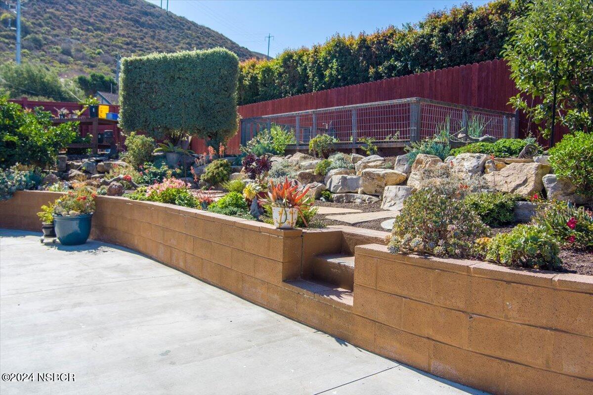 313 Somerset Place Lompoc, CA 93436 - Photo 35 of 59 32 Back yard