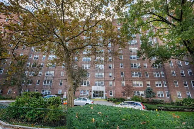 $166,400 | 25 Knolls Crescent, Unit 8L | Spuyten Duyvil