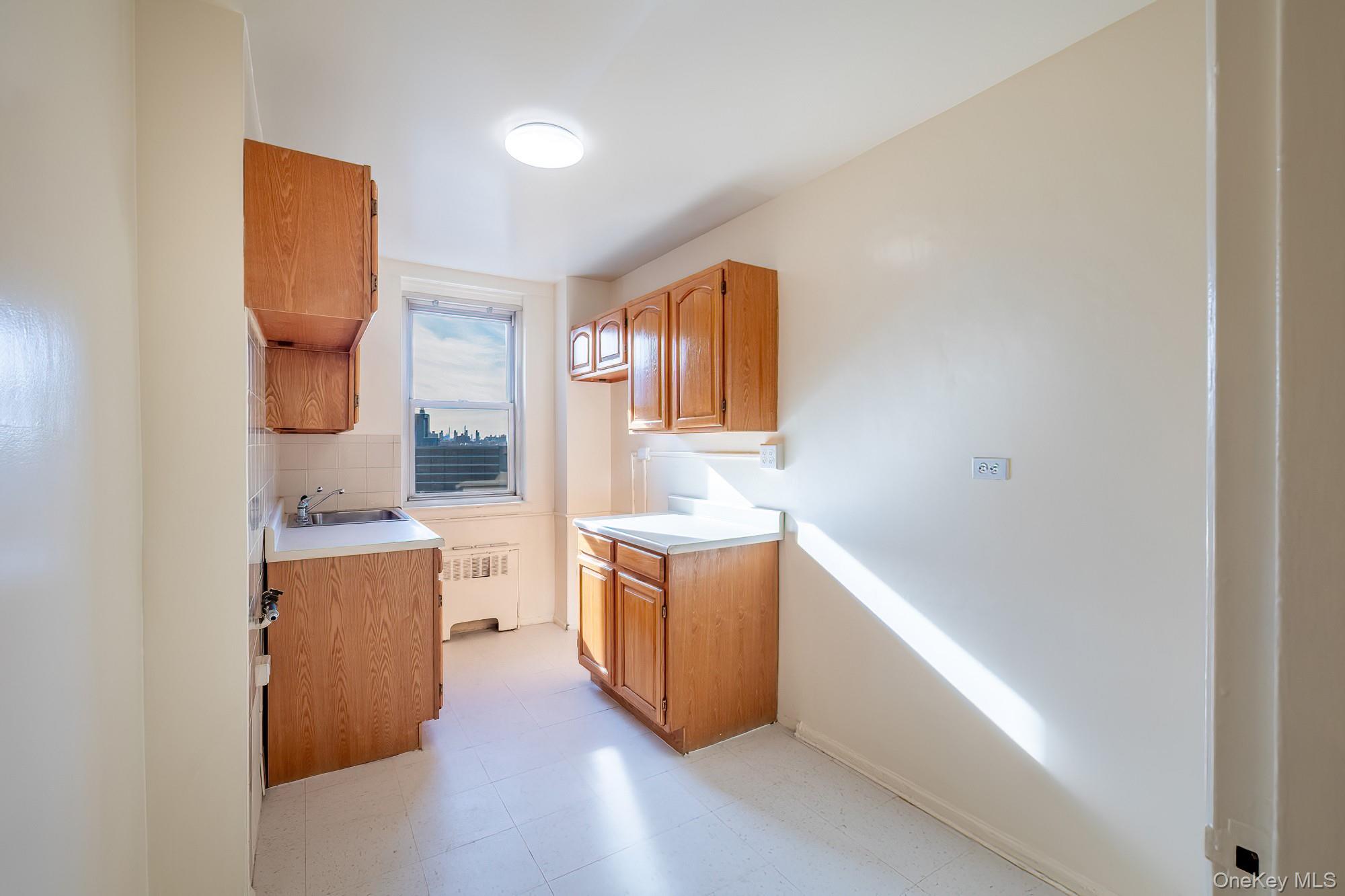 25 Knolls Crescent, Unit 8L Bronx, NY 10463 - Photo 8 of 21