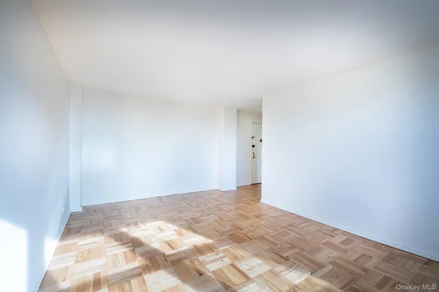 $166,400 | 25 Knolls Crescent, Unit 8L | Spuyten Duyvil