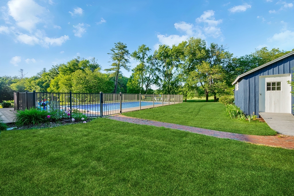 11 Lawndale Road Tyngsborough, MA 01879 - Photo 6 of 40