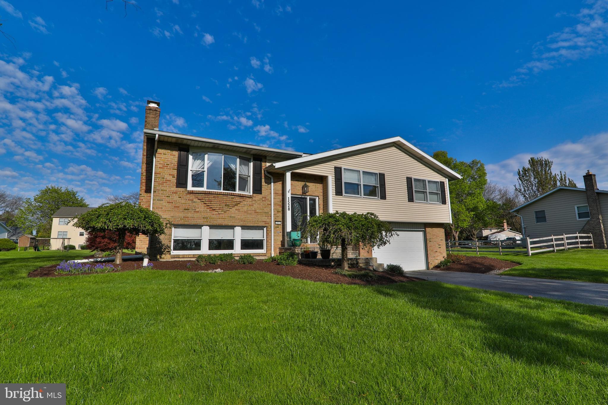 1528 Russett Road Orefield, PA 18069 - Photo 2 of 25 Gallery Image 2