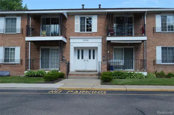 $115,000 | 30789 Shiawassee Street, Unit 9, Farmington, MI 48336