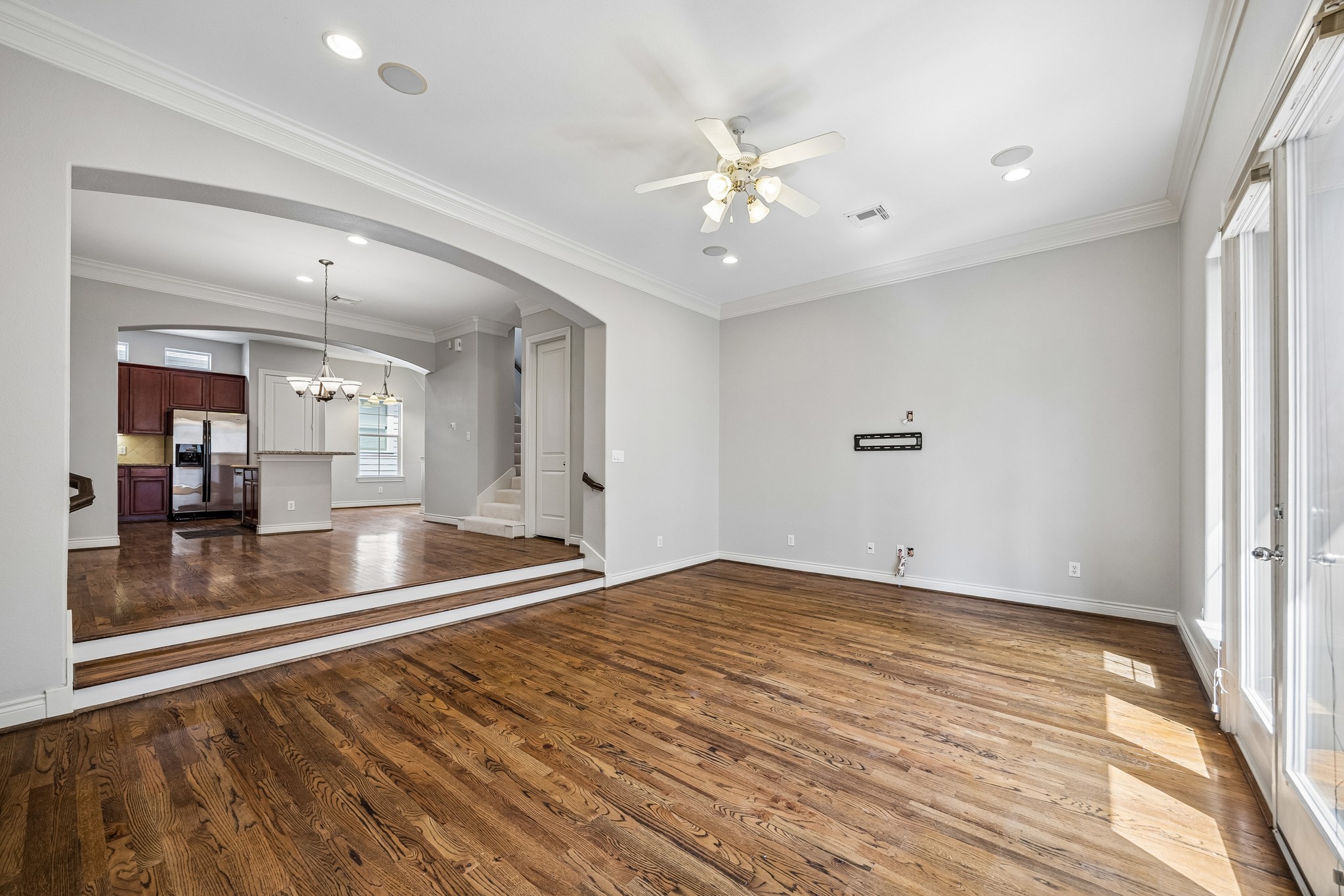 622 Rutland Street, Unit D Houston, TX 77007 - Photo 4 of 27 Expansive living space with seamless flow into the kitchen and dining areas. Elevated ceiling height and recessed lighting enhance the airy feel. Ideal for hosting or relaxing in style.