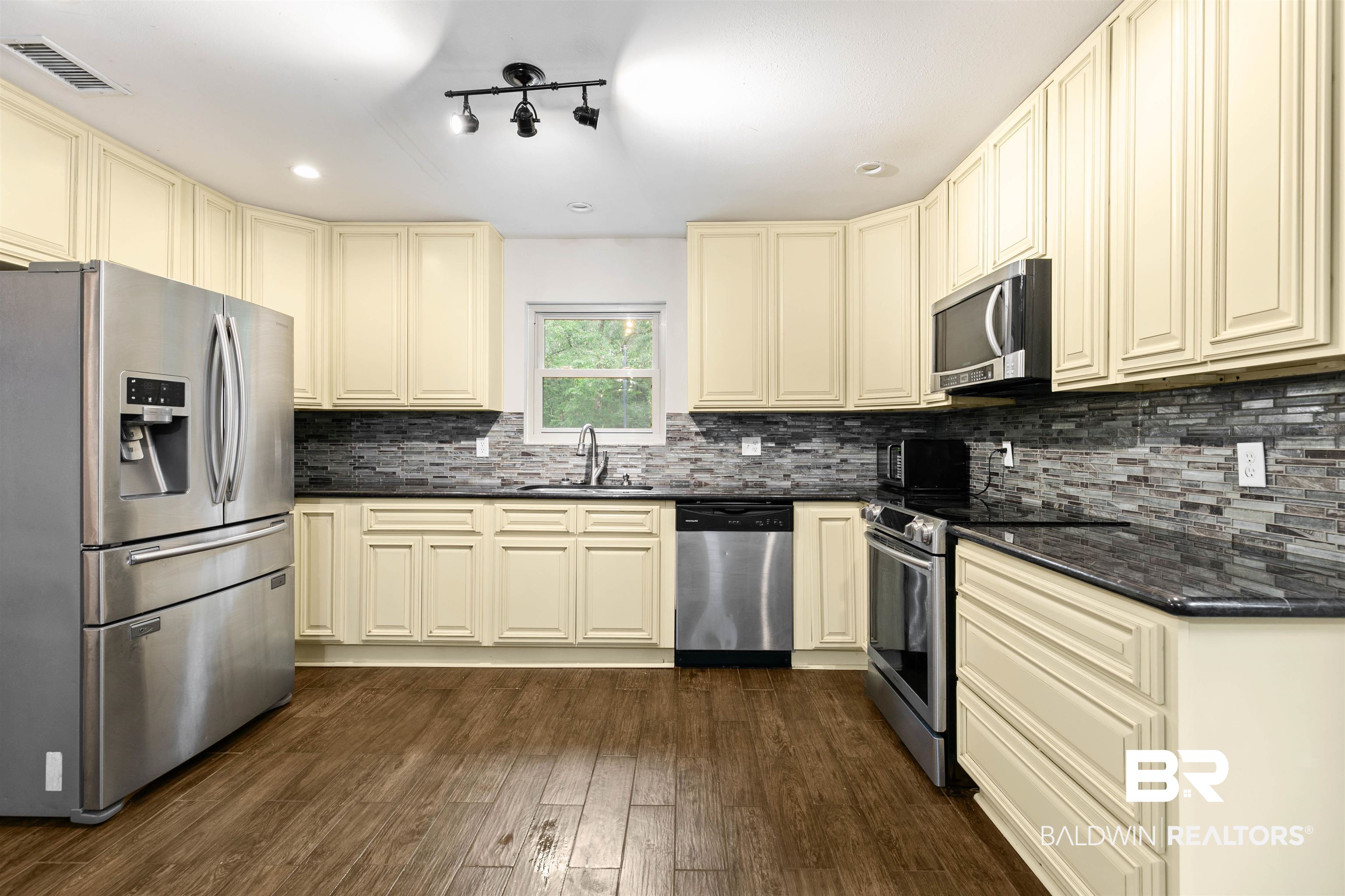 2728 Lost River Road Mobile, AL 36605 - Photo 16 of 49