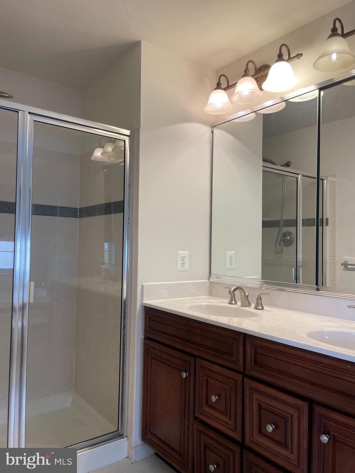 25111 Monteith Terrace Chantilly, VA 20152 - Photo 15 of 34 a bathroom with a sink and mirror