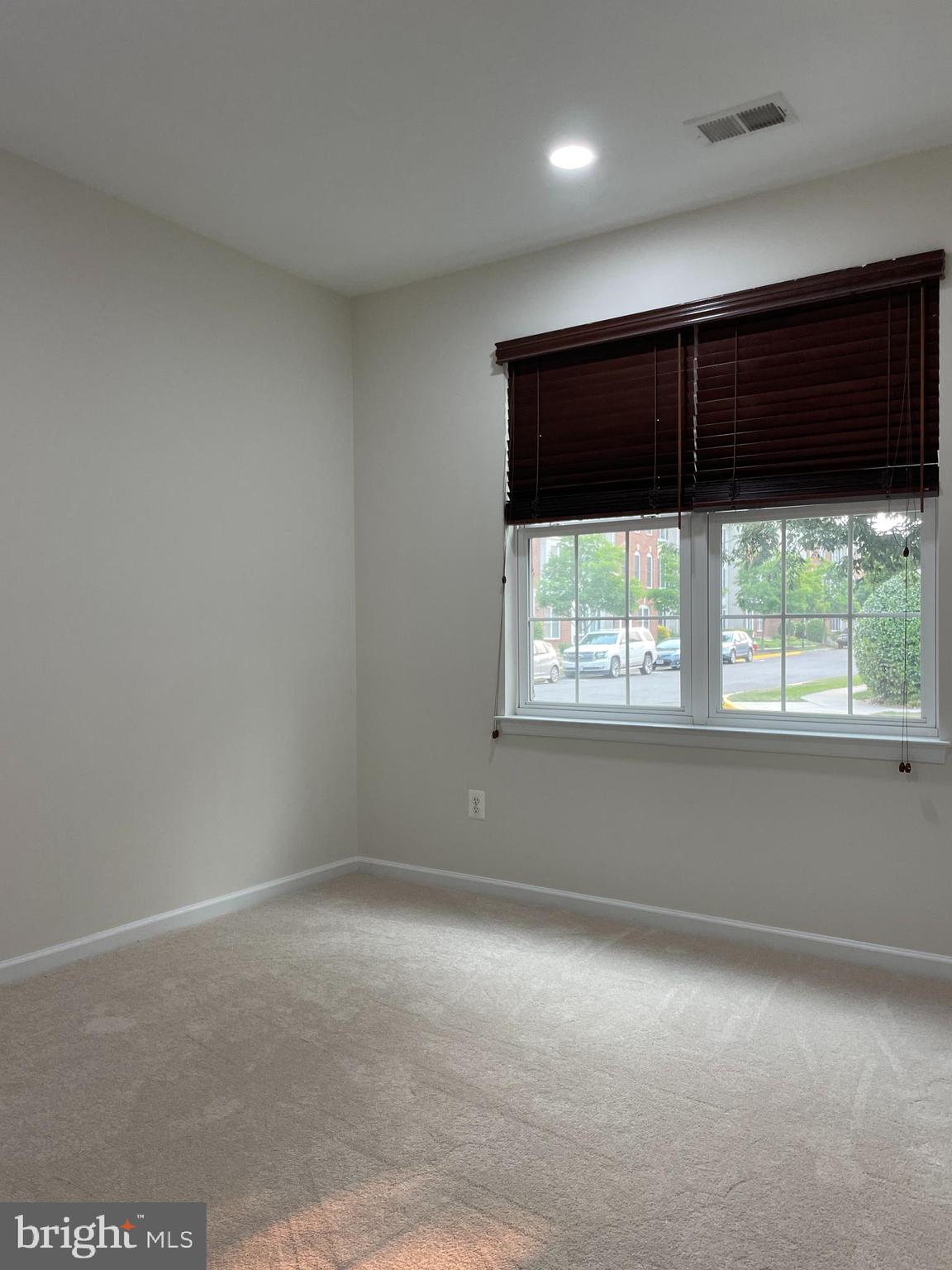 25111 Monteith Terrace Chantilly, VA 20152 - Photo 28 of 34 an empty room with windows