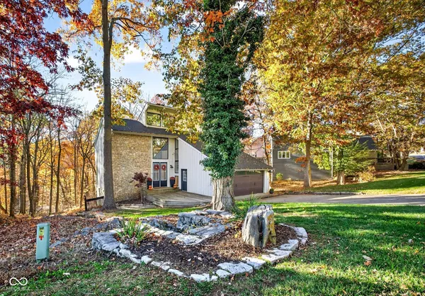$599,900 | 9428 South Harbour Pointe Drive, Bloomington, IN 47401