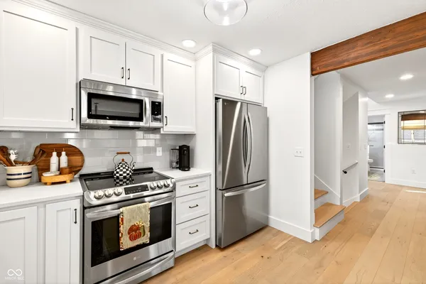 $625,000 | 9428 South Harbour Pointe Drive, Bloomington, IN 47401