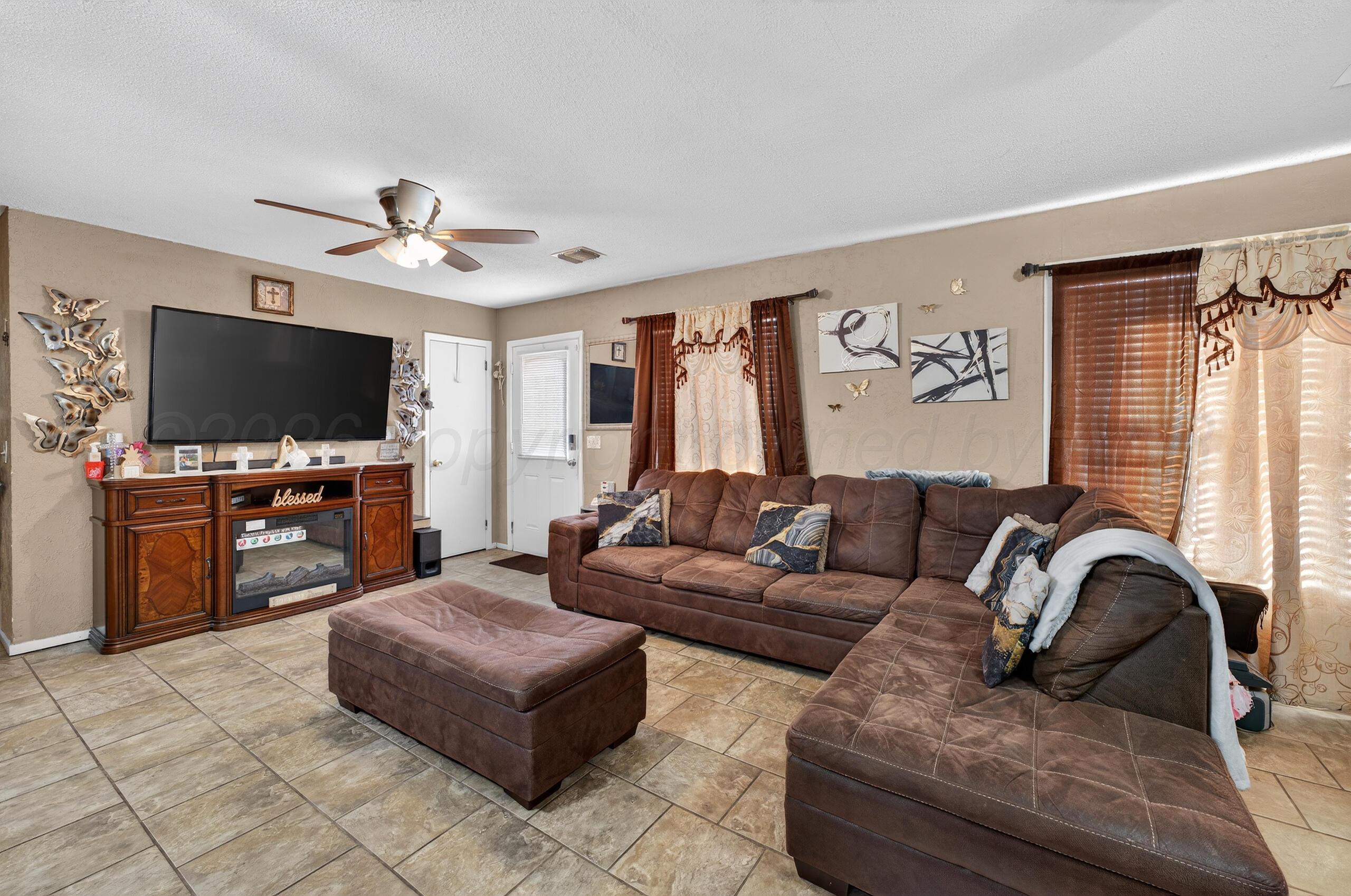 1007 Tudor Drive Amarillo, TX 79104 - Photo 5 of 27 a living room with furniture and a flat screen tv