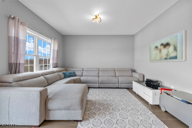 64 Halina Lane Butler, NJ 07405 - Photo 14 of 50
