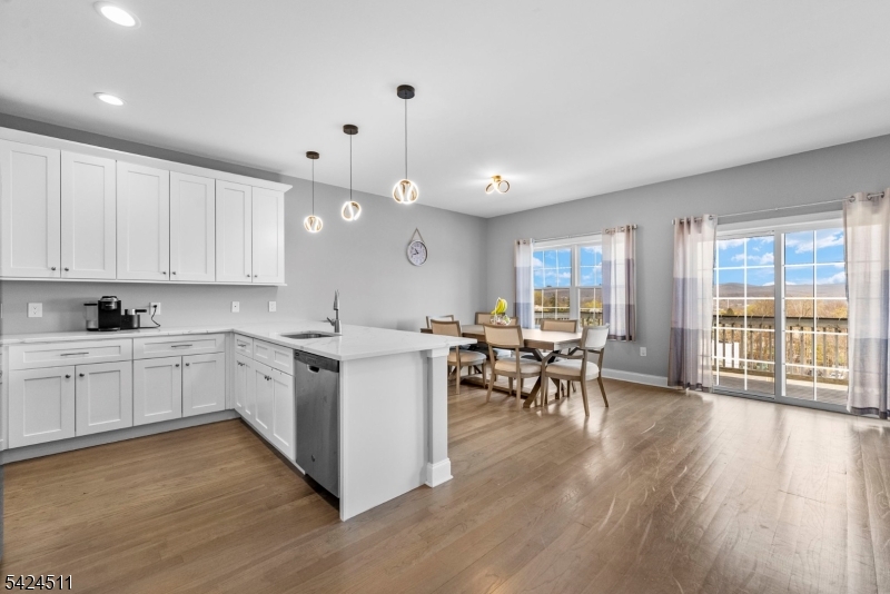 64 Halina Lane Butler, NJ 07405 - Photo 4 of 50