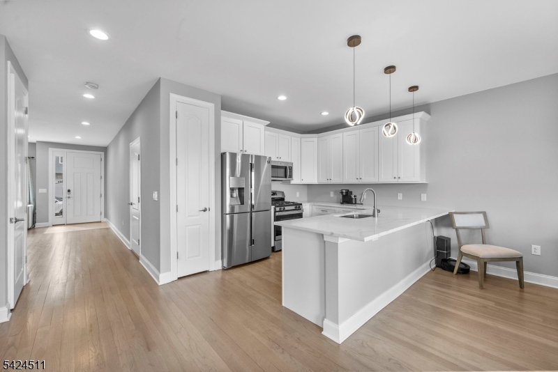 64 Halina Lane Butler, NJ 07405 - Photo 5 of 50