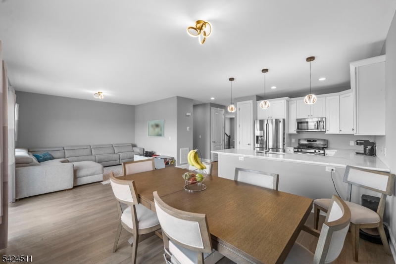 64 Halina Lane Butler, NJ 07405 - Photo 7 of 50