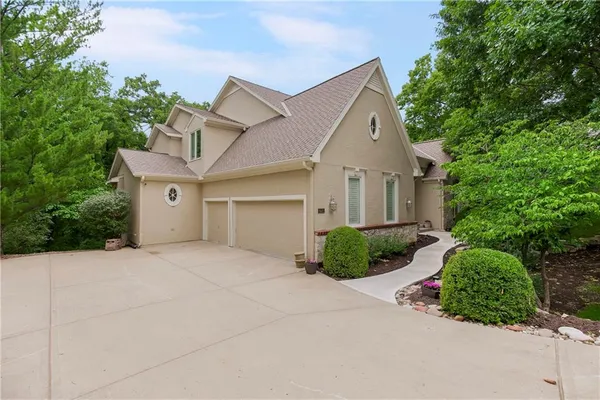 $1,100,000 | 4522 North Mulberry Court, Kansas City, MO 64116