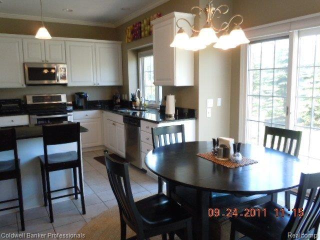 1186 Miners Run Rochester, MI 48306 - Photo 13 of 25 Kitchen View 4