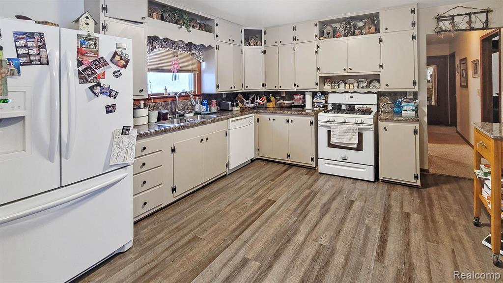 4095 East Carpenter Road Flint, MI 48506 - Photo 8 of 23
