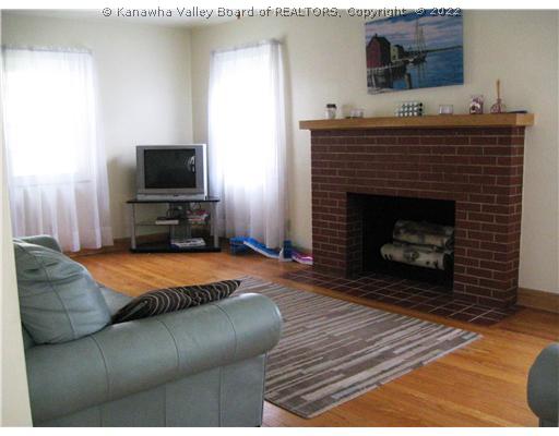 823 South Park Road Charleston, WV 25304 - Photo 3 of 8 Living Room.