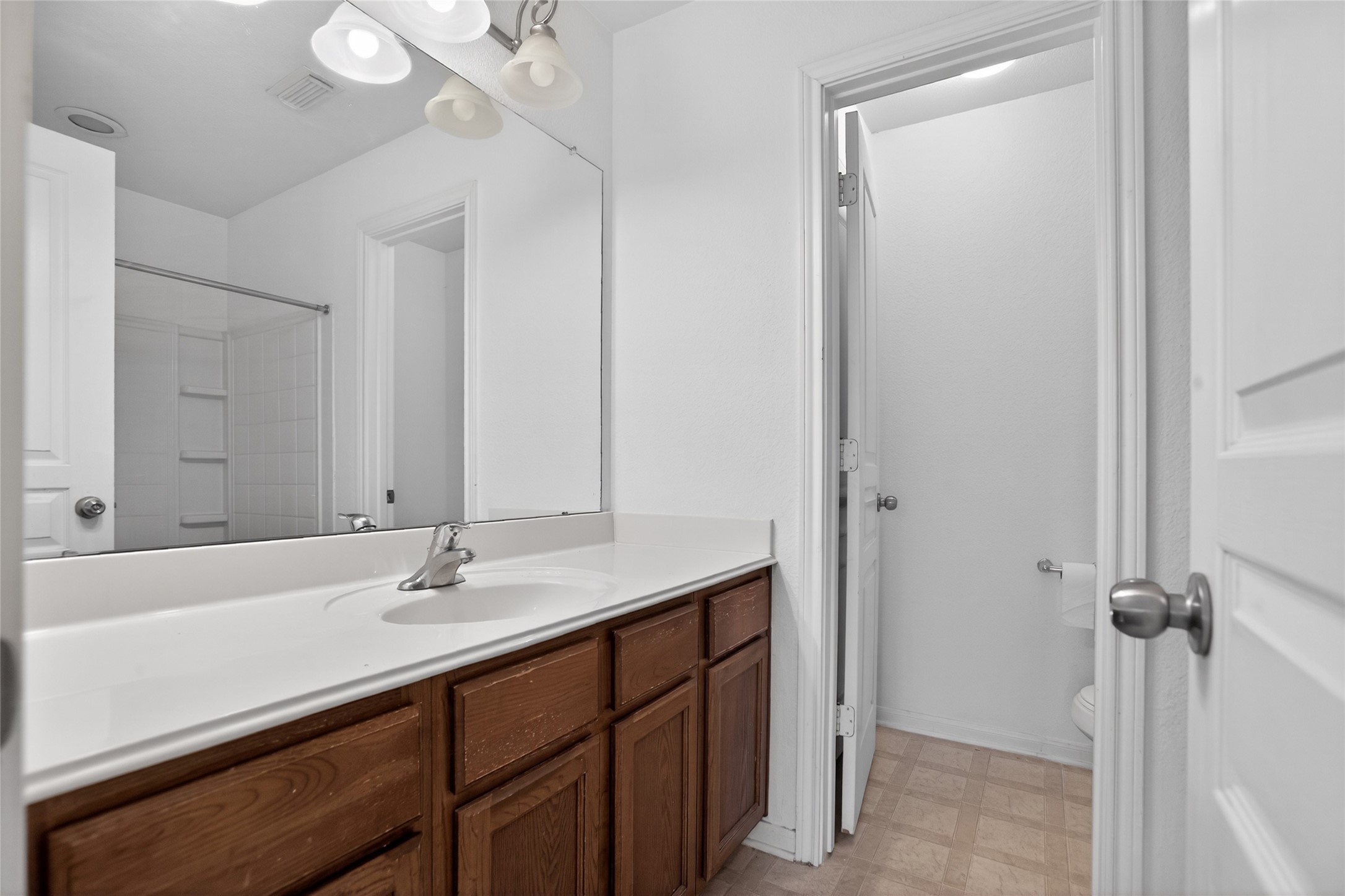 1618 Grable Cove Lane Spring, TX 77379 - Photo 19 of 32 Primary bathroom