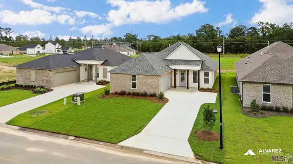 $362,990 | 10656 Deric Avenue, Denham Springs, LA 70726