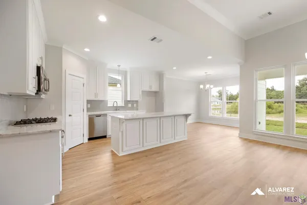 $362,990 | 10656 Deric Avenue, Denham Springs, LA 70726