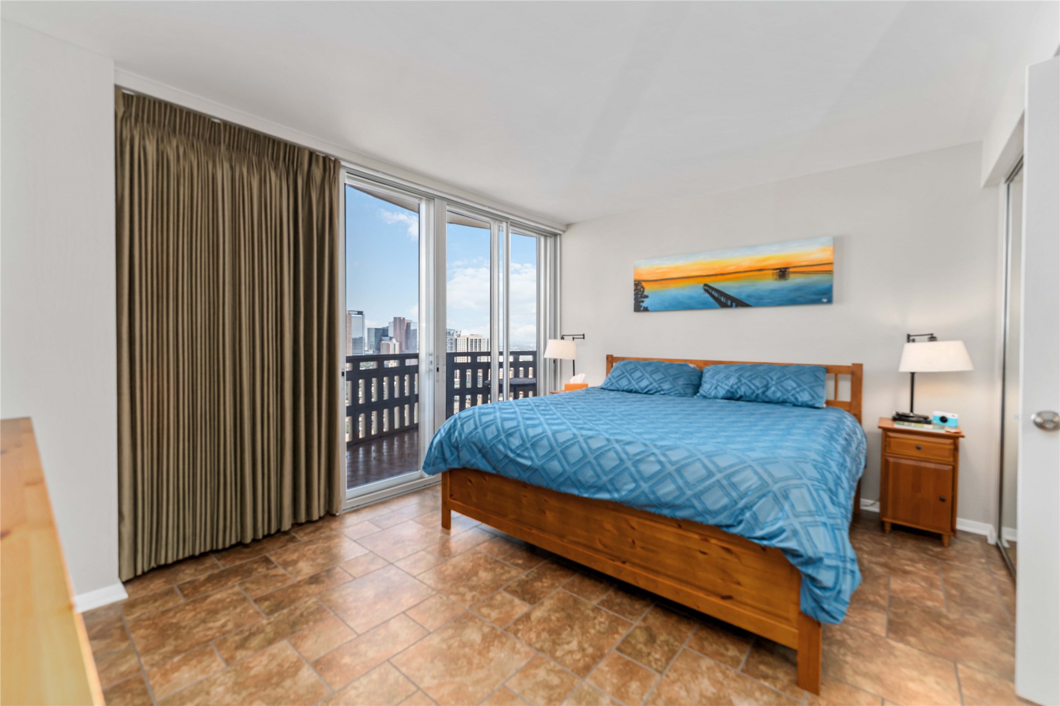 2016 Main Street, Unit 2305 Houston, TX 77002 - Photo 12 of 26 a bedroom with a bed and a window