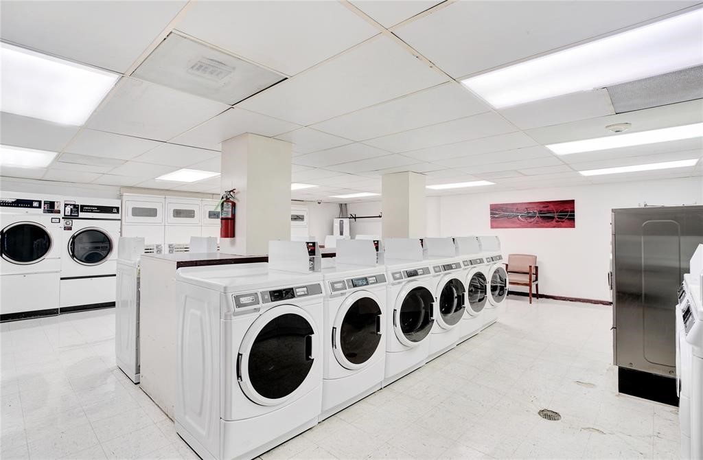 2016 Main Street, Unit 2305 Houston, TX 77002 - Photo 25 of 26 a utility room with multiple dryer and washer
