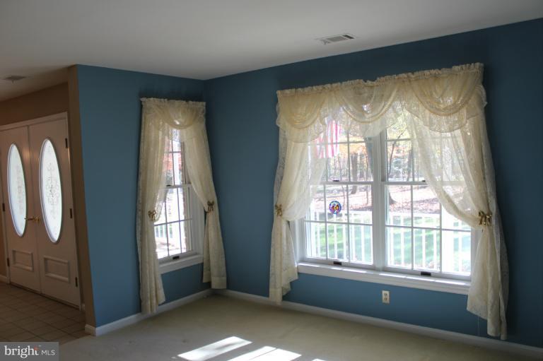 17617 Norwood Road Sandy Spring, MD 20860 - Photo 12 of 30 Living Room