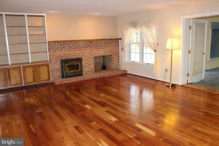 17617 Norwood Road Sandy Spring, MD 20860 - Photo 14 of 30 Family Room
