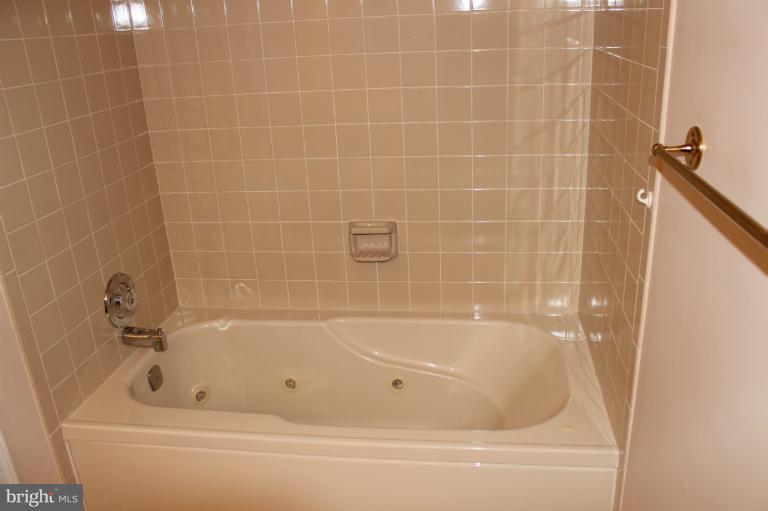 17617 Norwood Road Sandy Spring, MD 20860 - Photo 25 of 30 Guest bath whirlpool tub