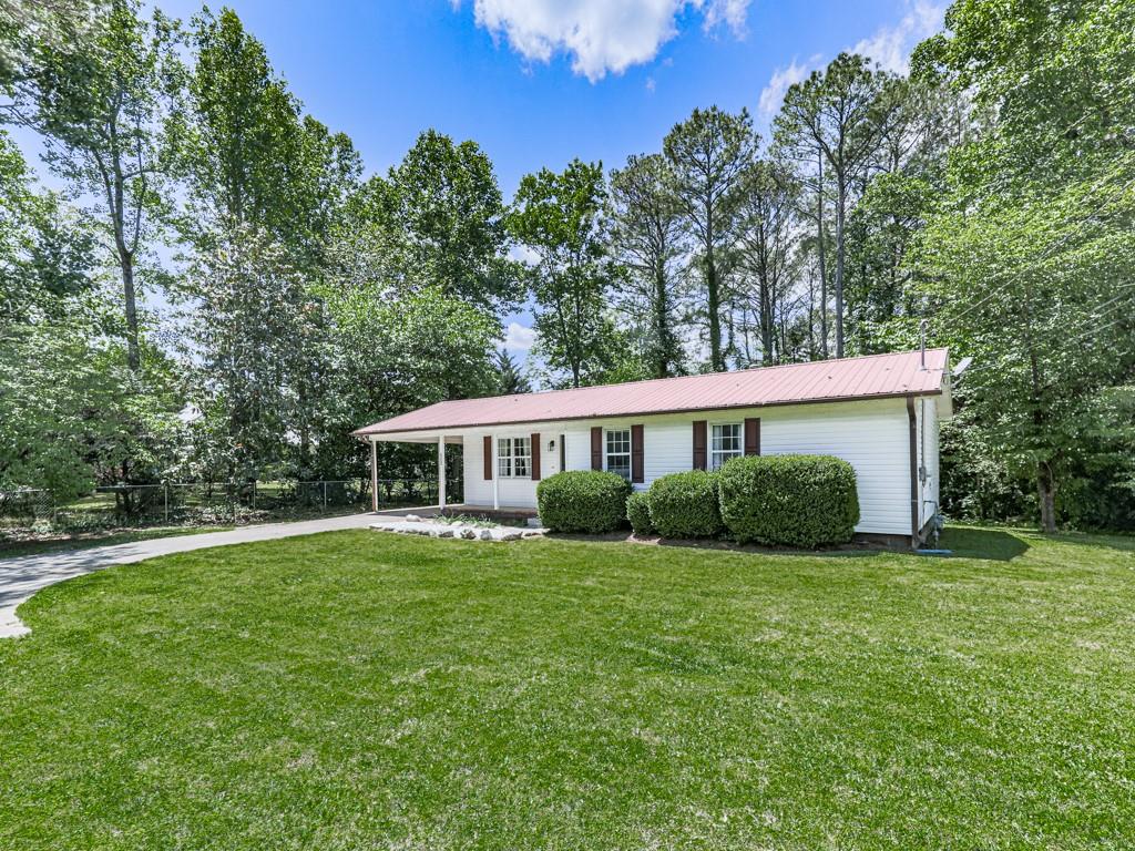 a view of a house with a yard