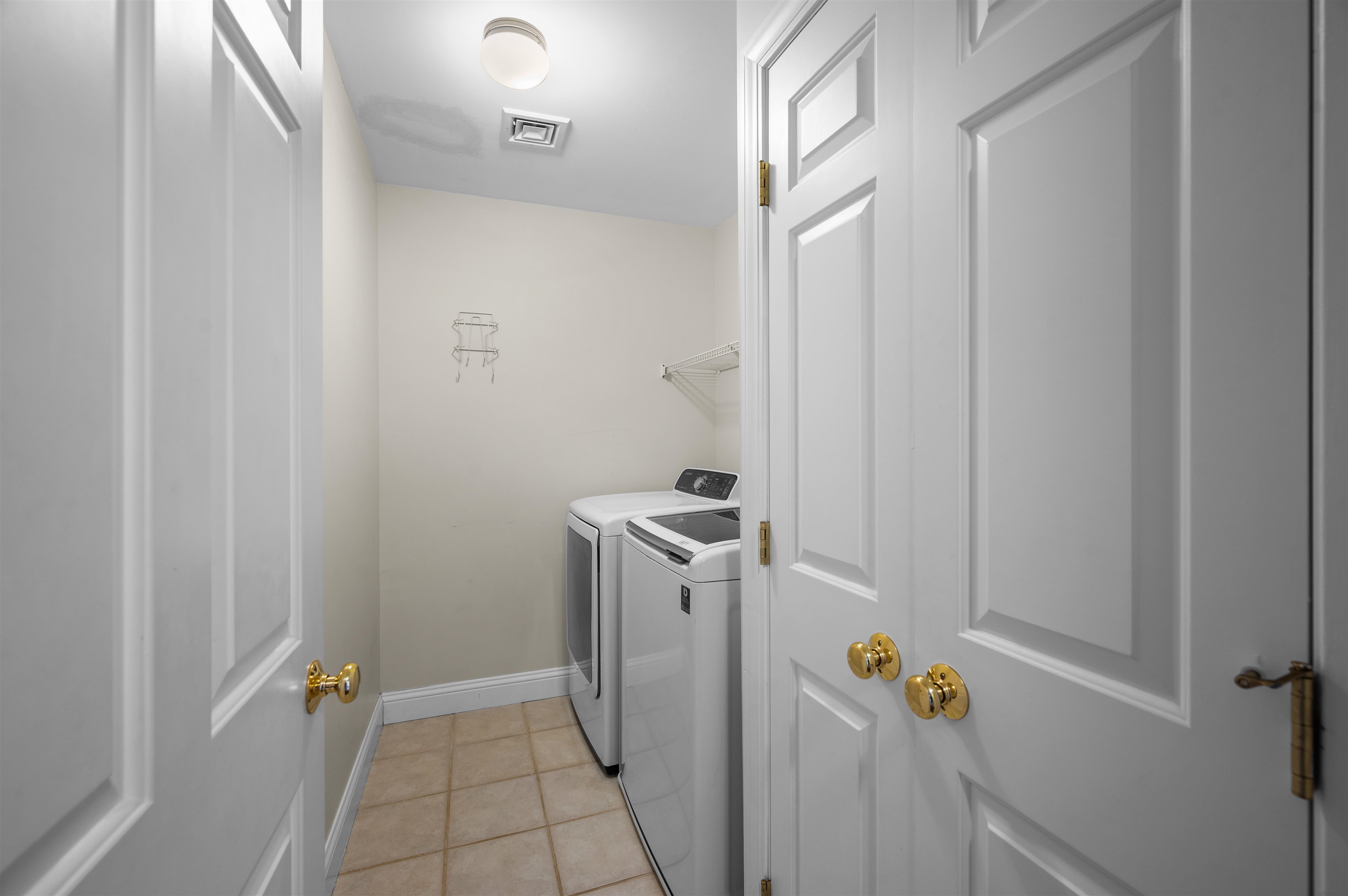 24 Deborah Lane Dover, NH 03820 - Photo 29 of 41