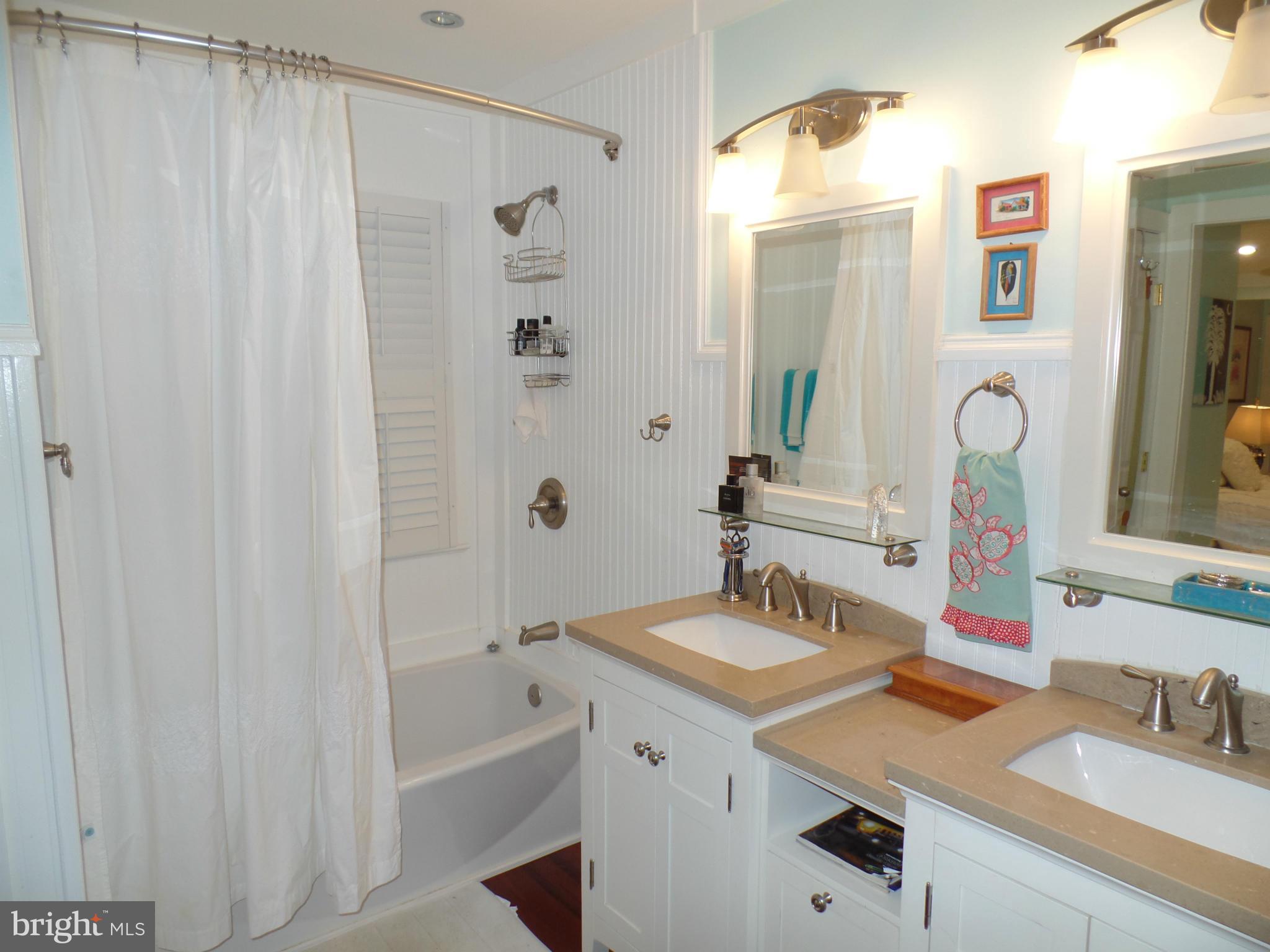 7421 Paxton Road Falls Church, VA 22043 - Photo 11 of 30 Bath (Master)