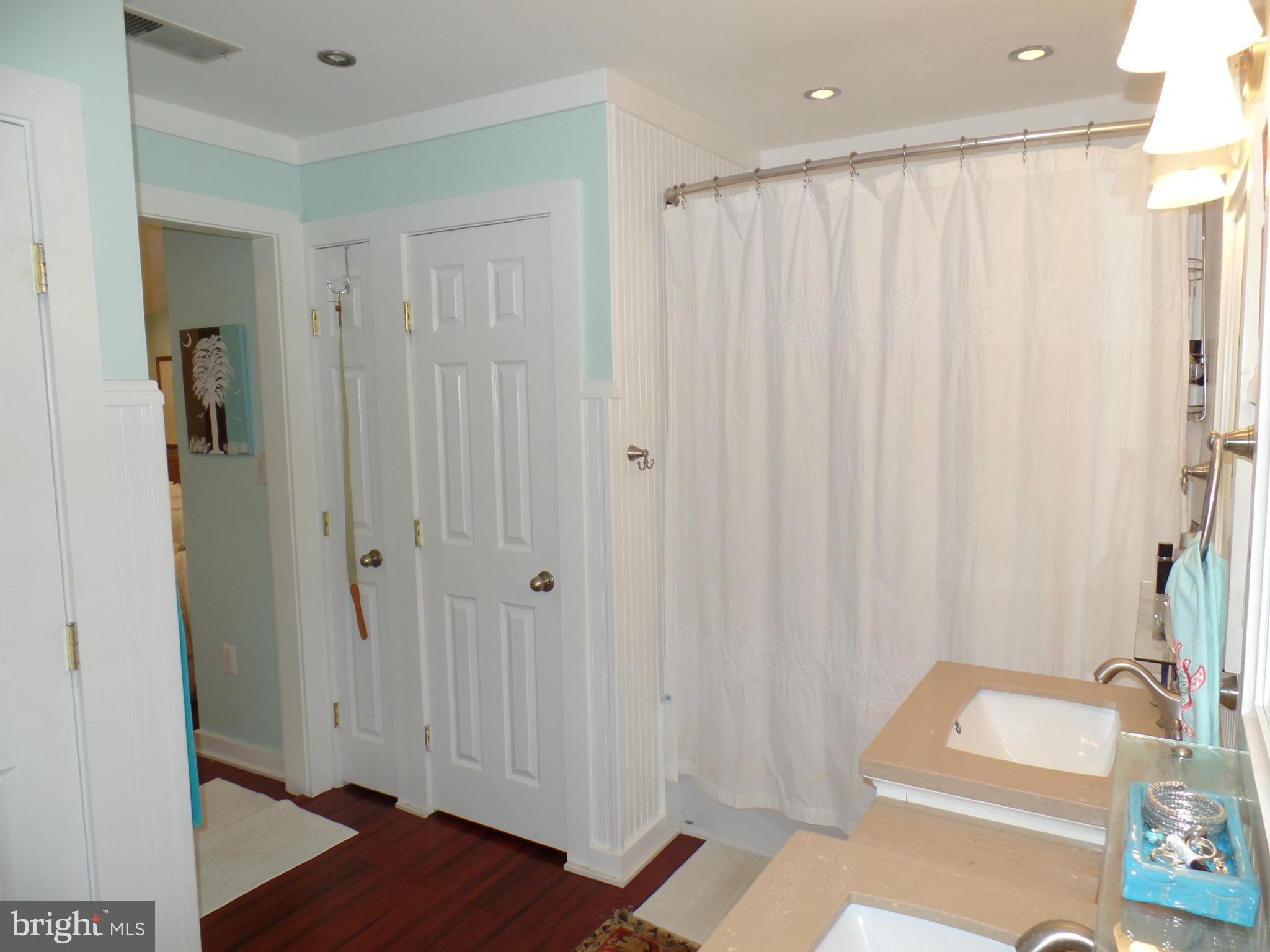 7421 Paxton Road Falls Church, VA 22043 - Photo 12 of 30 Bath (Master)