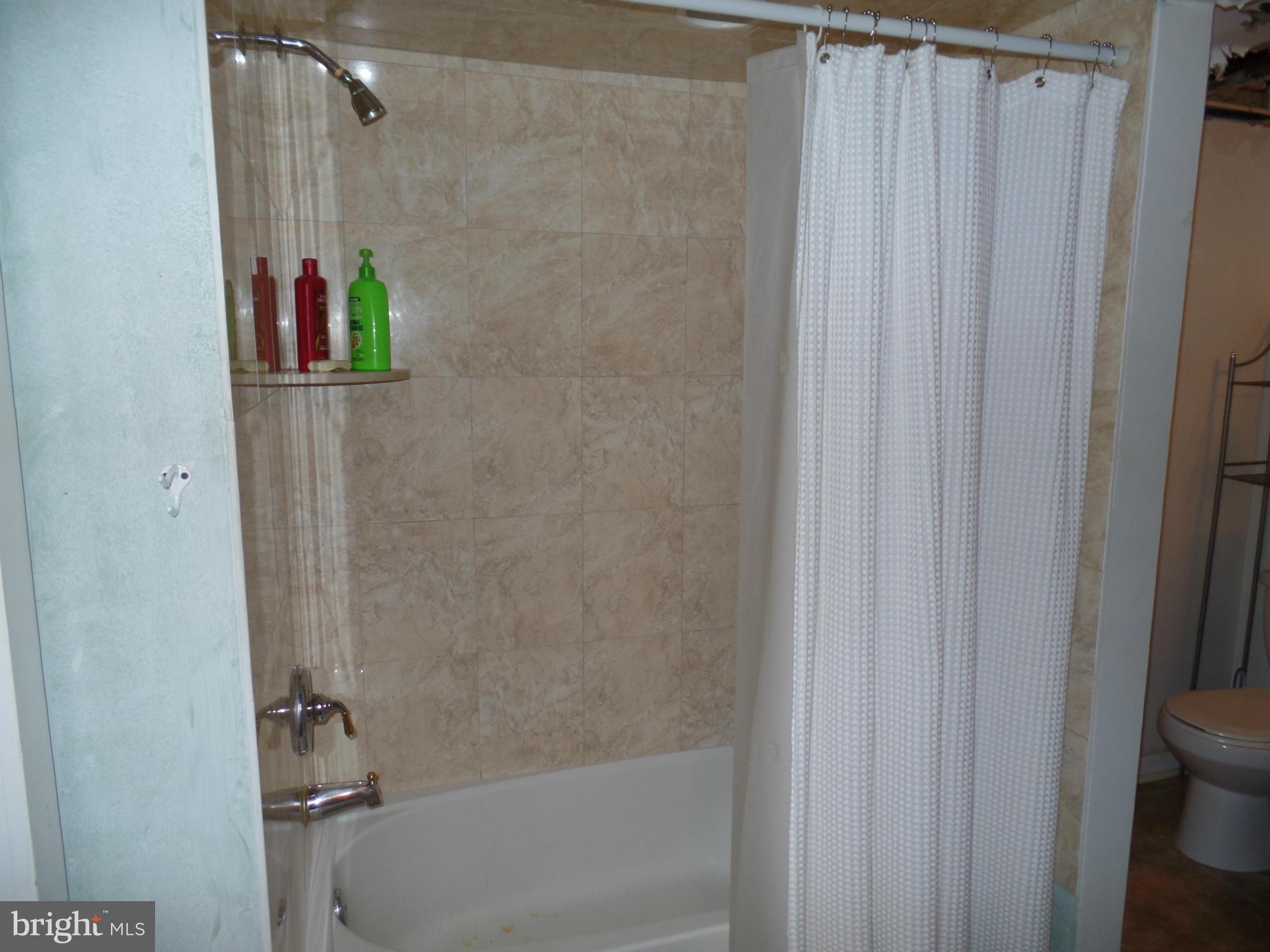 7421 Paxton Road Falls Church, VA 22043 - Photo 18 of 30 Bath