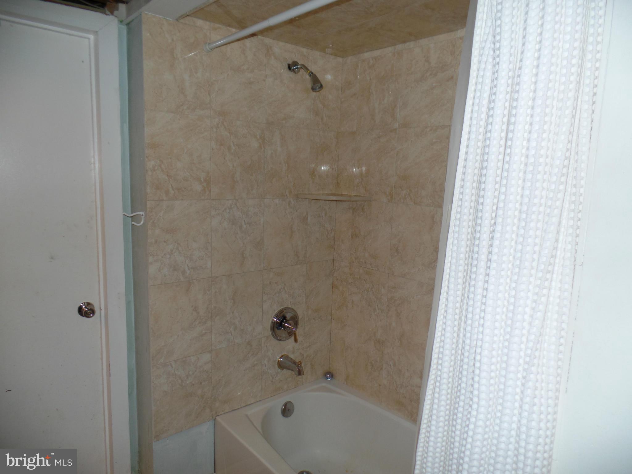 7421 Paxton Road Falls Church, VA 22043 - Photo 19 of 30 Bath