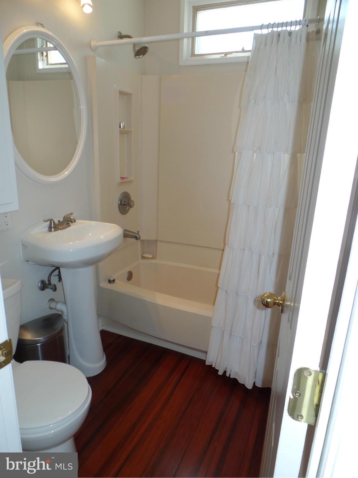 7421 Paxton Road Falls Church, VA 22043 - Photo 28 of 30 Bath
