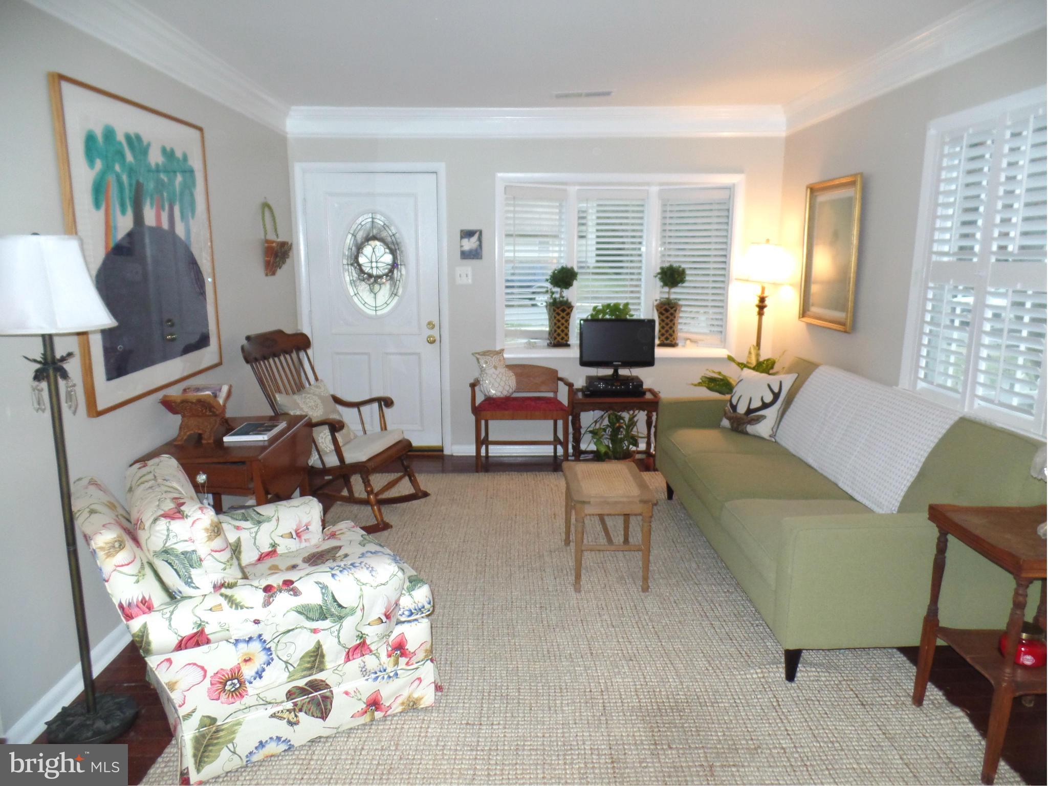 7421 Paxton Road Falls Church, VA 22043 - Photo 4 of 30 Living Room
