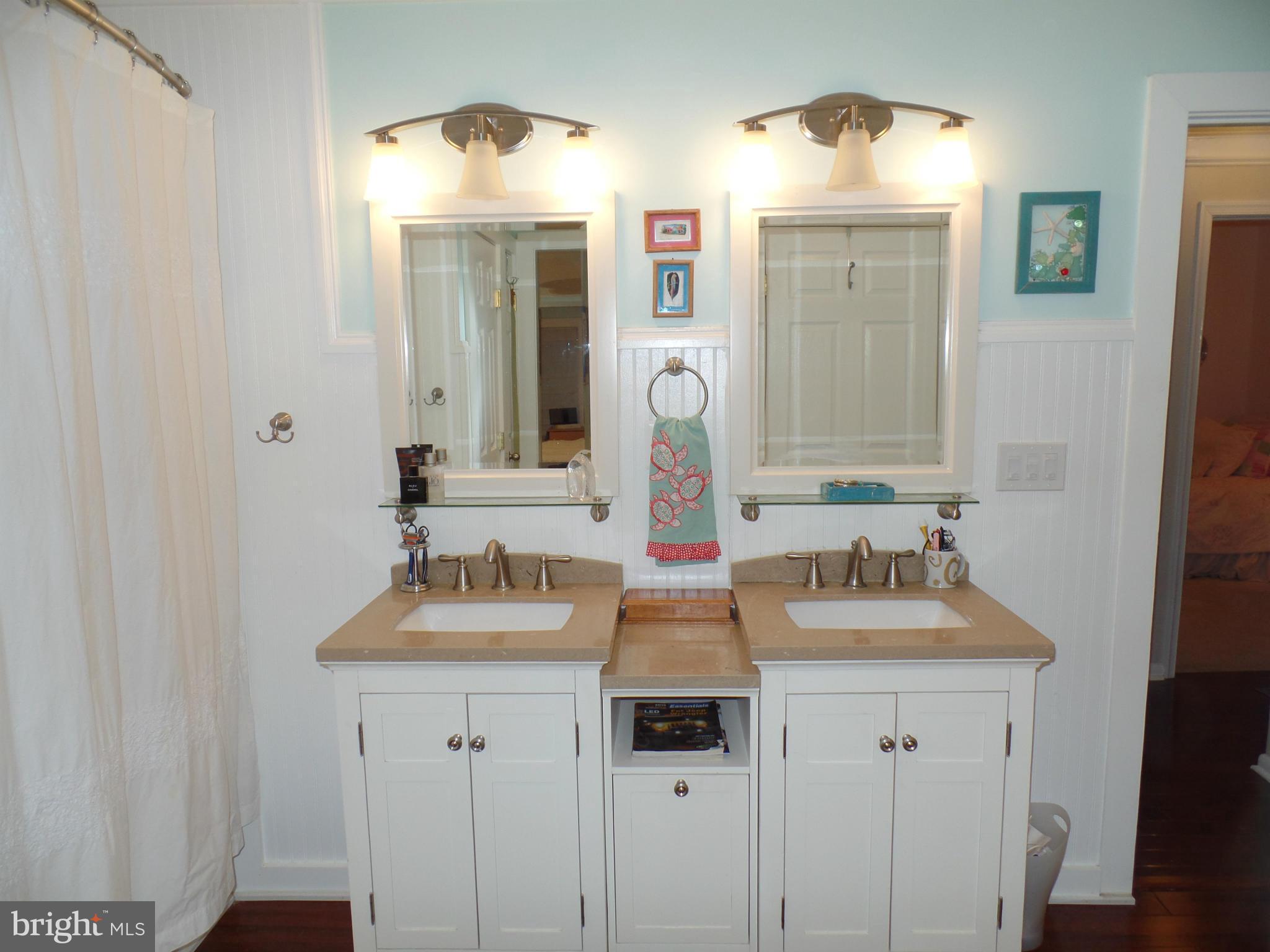 7421 Paxton Road Falls Church, VA 22043 - Photo 10 of 30 Bath (Master)