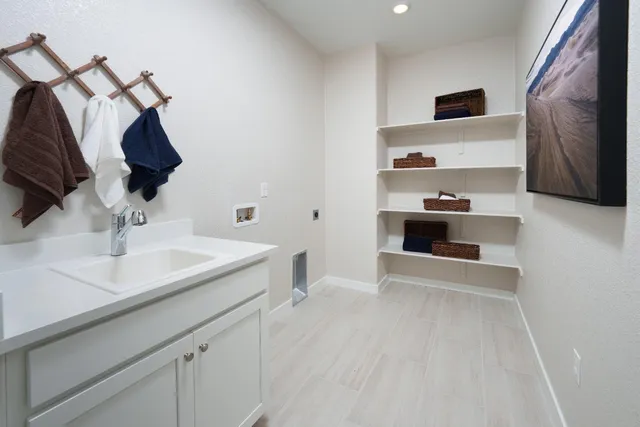 $610,990 | 2215 White Gold Way, Olivehurst, CA 95961