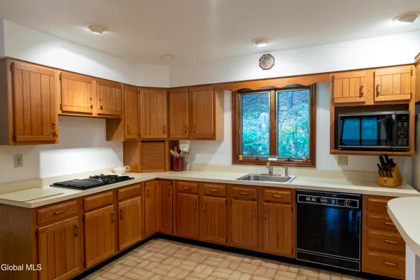 $575,000 | 441 East Kelm Pond Road, Warrensburg, NY 12817