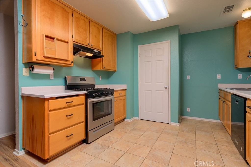 2732 Lowell Drive Chico, CA 95973 - Photo 12 of 40 a kitchen with stainless steel appliances granite countertop a stove a sink and a refrigerator